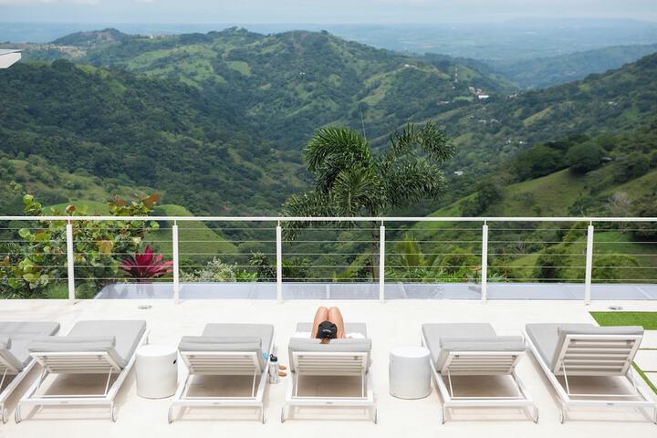 Sundeck 82 of 94