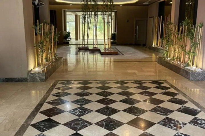 Room 6 of 9