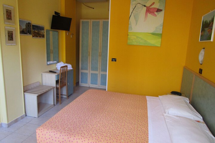 Room 3 of 38