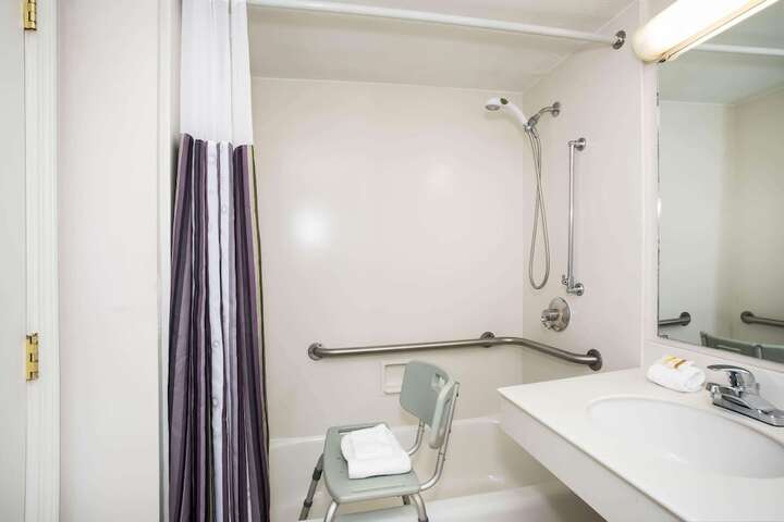 1 King Bed Deluxe Room (16 of 21)