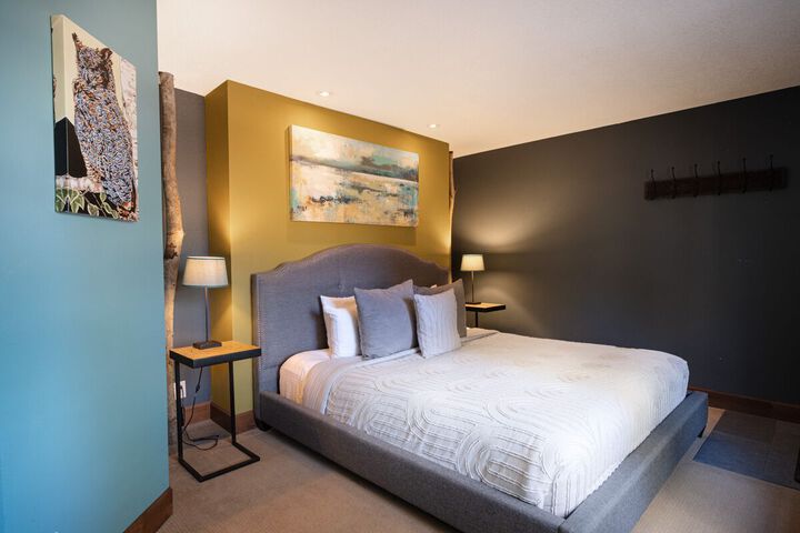 Room 33 of 60