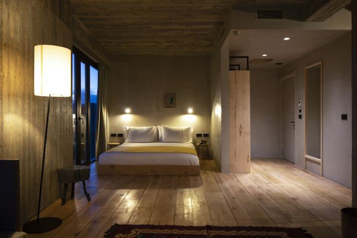 Room 11 of 48