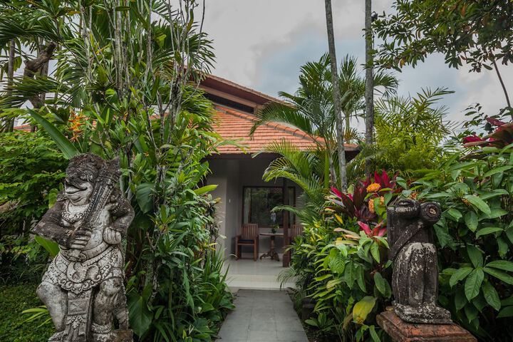 Hotel Exterior 139 of 160