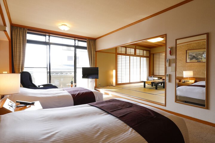 Room 6 of 92