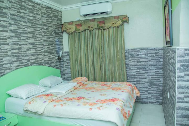 Room 40 of 48
