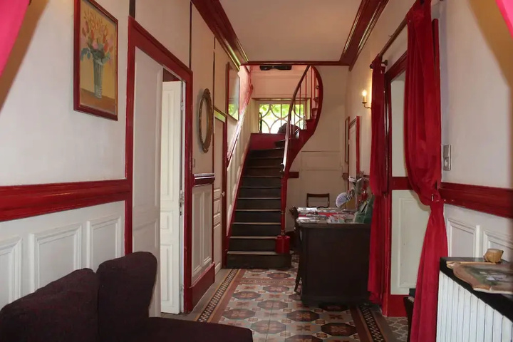 Room 4 of 13