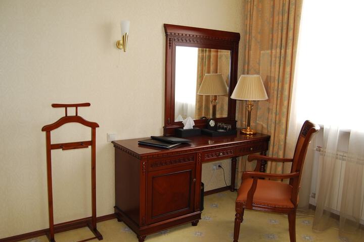 Room 17 of 38