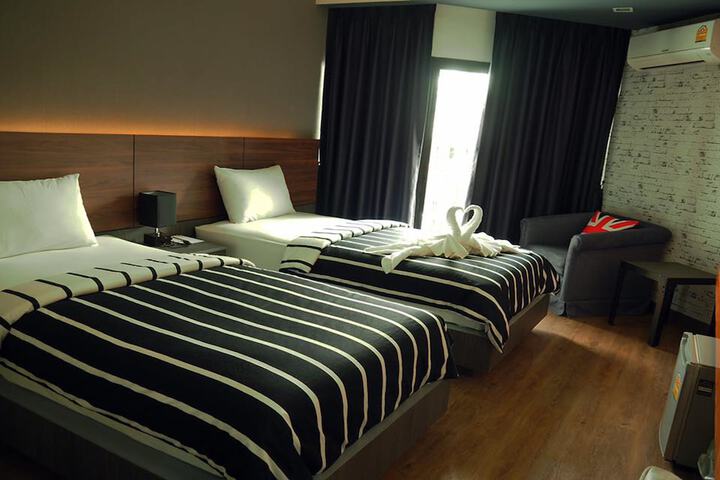 Room 8 of 77