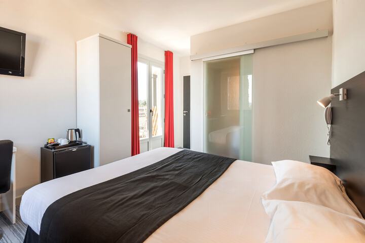 Room 5 of 63