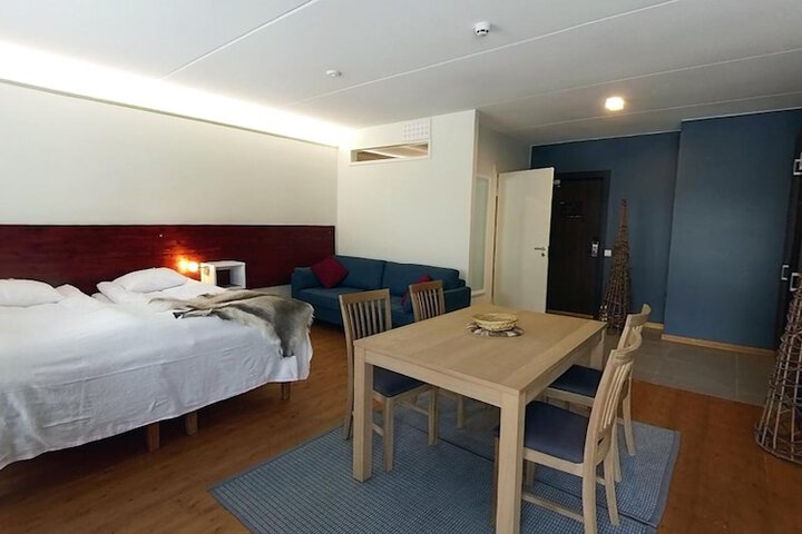 Room 6 of 33