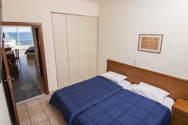 Room 28 of 64