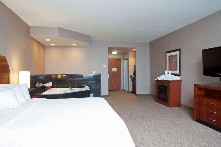1 King Bed (5 of 22)