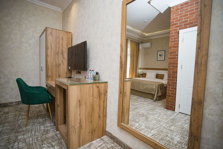 Room 12 of 38