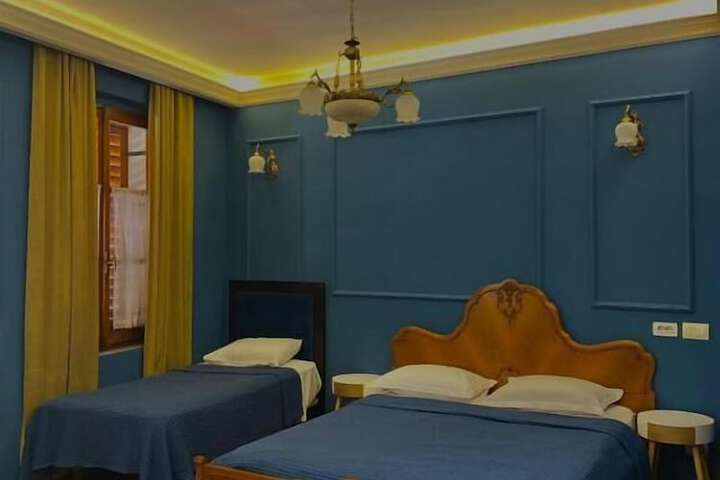 Room 7 of 33