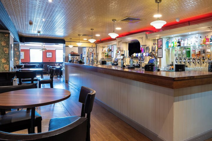 Lounge 73 of 90