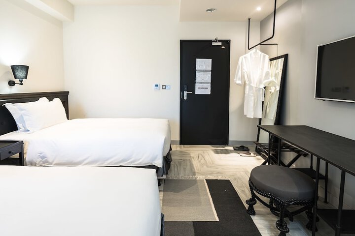 Room 144 of 243