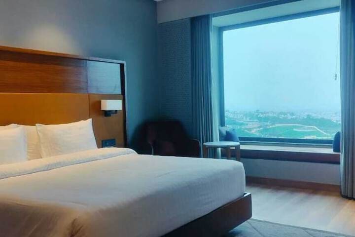 Room 32 of 94