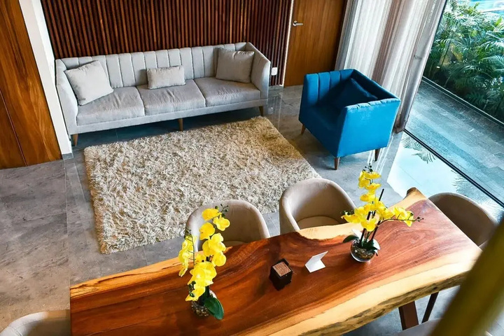 Room 6 of 19