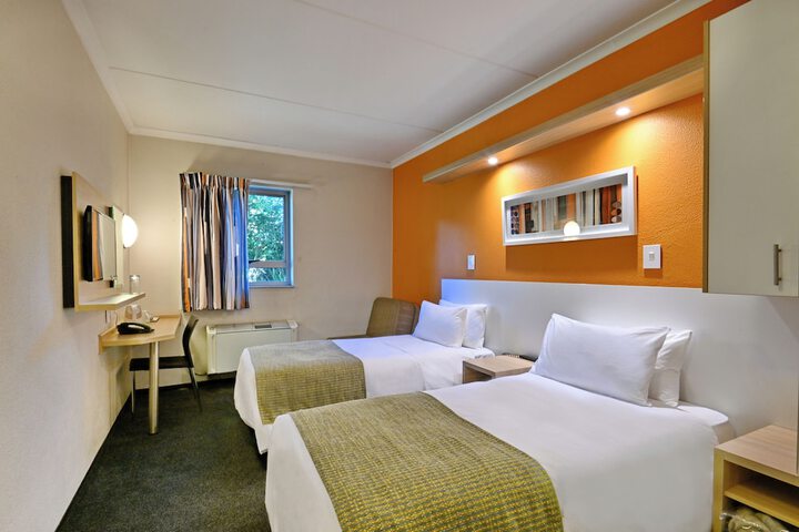 Room 7 of 16