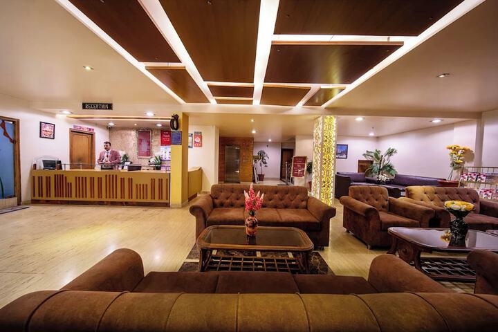 Hotel Riverside Resort Near Kainchi Dham