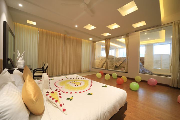 Room 12 of 34