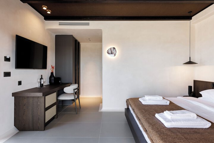 Room 10 of 104