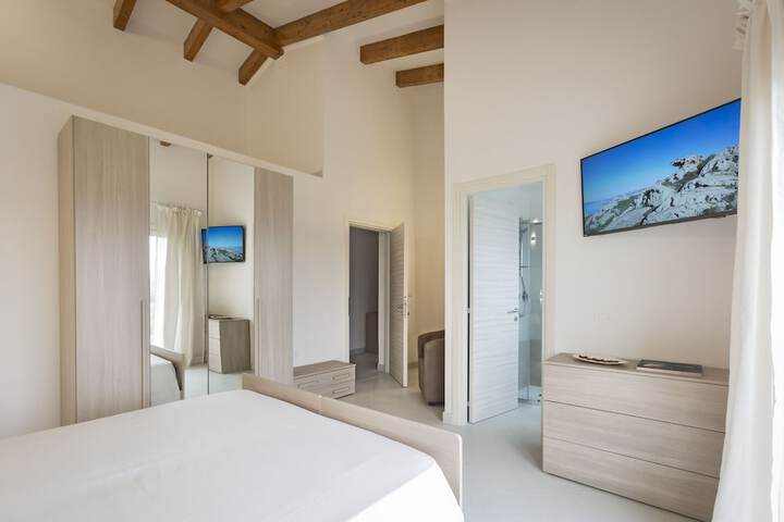 Room 8 of 30