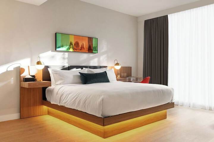 Room 4 of 7