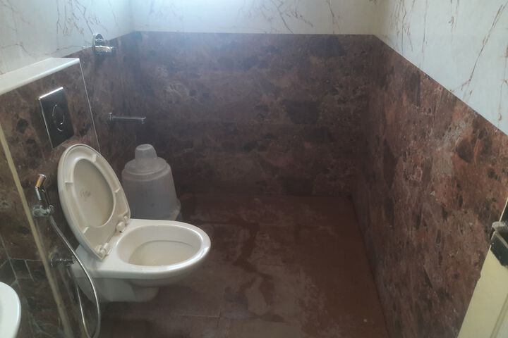 Room 6 of 30