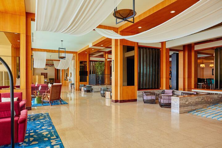Lounge 195 of 226