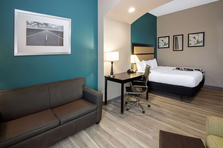1 King Bed (13 of 23)