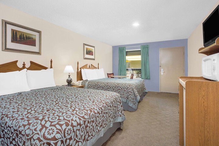 Room 10 of 26