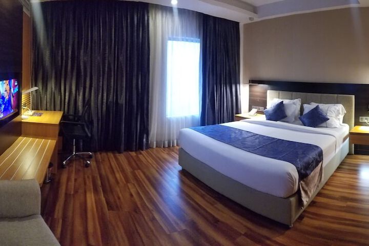 Room 6 of 24