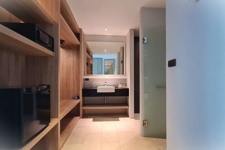 Room 30 of 59