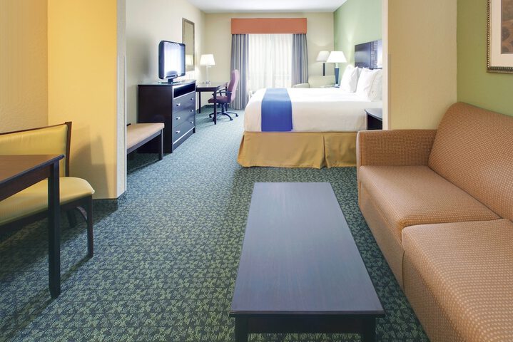 1 King Bed (4 of 16)