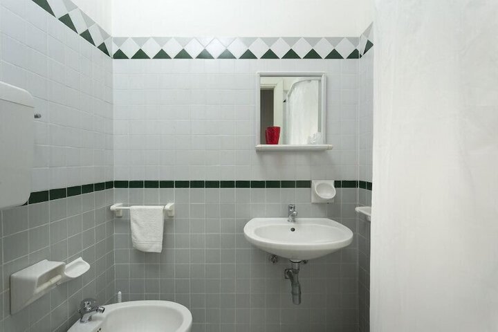 Room 12 of 23