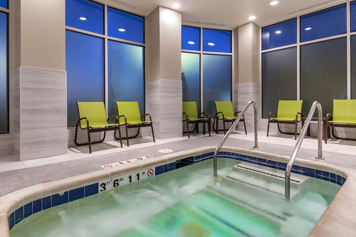 Indoor spa tub