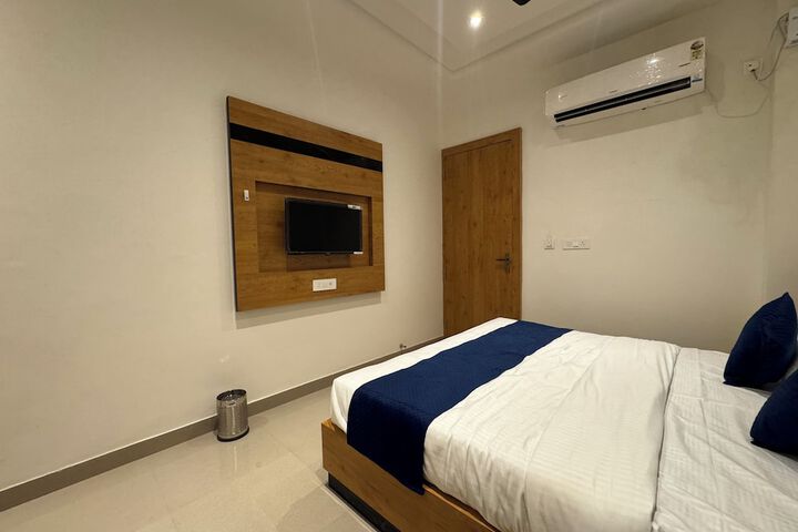Room 16 of 35