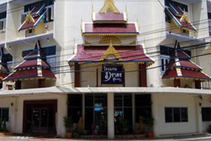 Paradorn Hotel