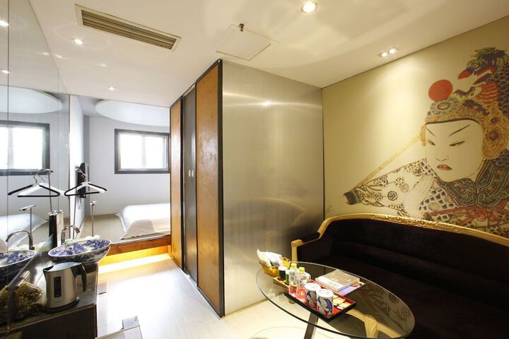 Room 8 of 39