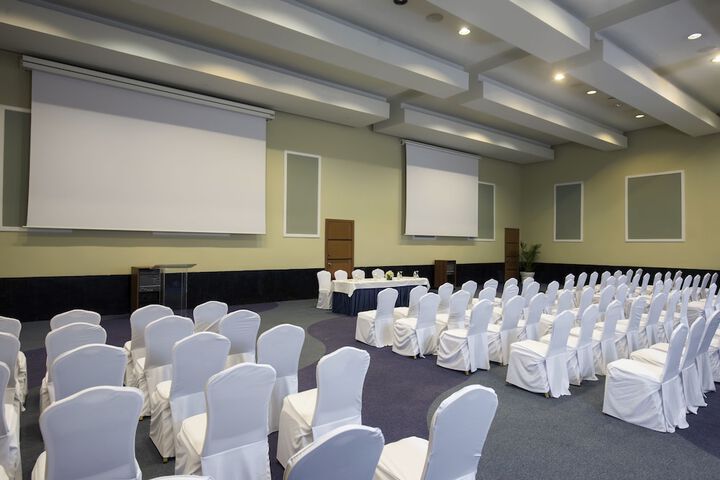 Business Center 130 of 165