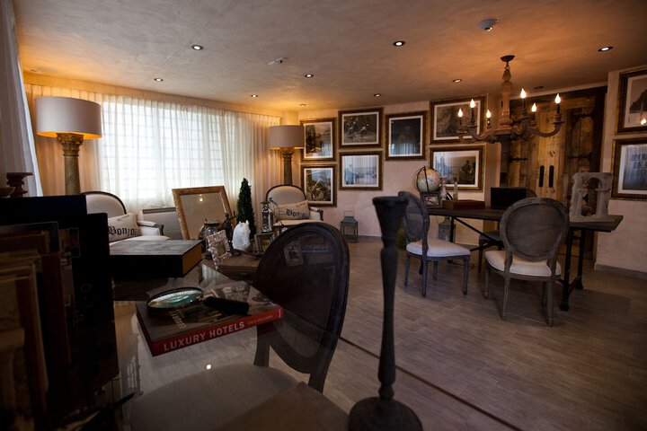 Hotel Interior 4 of 91