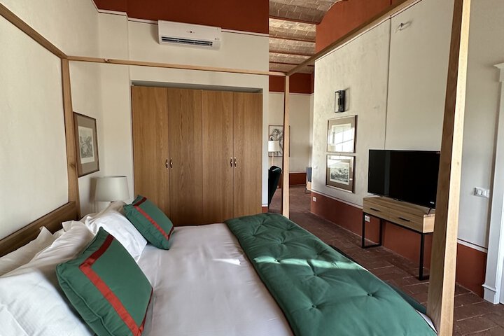 Room 35 of 98