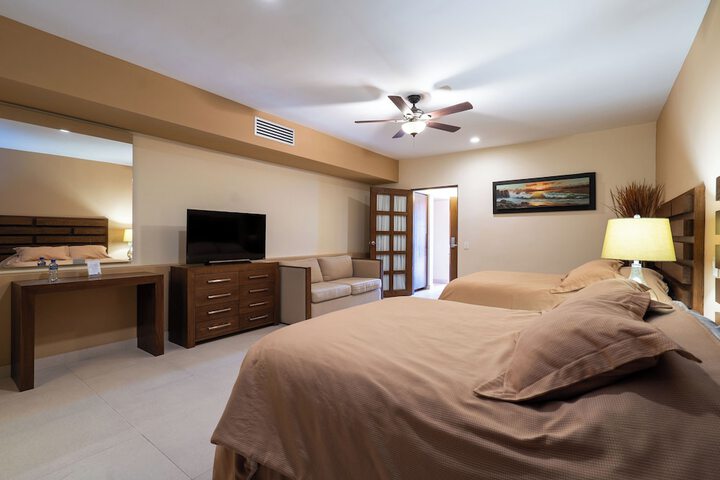 Room 8 of 125