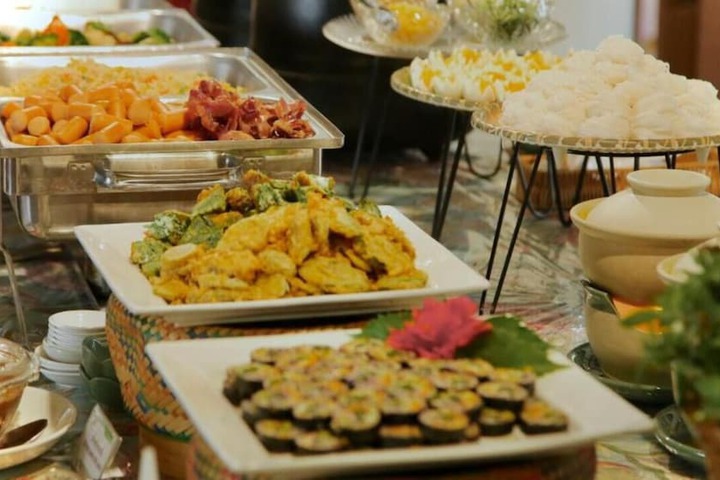 Dining 90 of 113