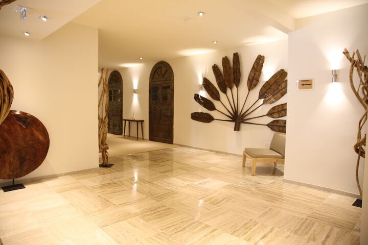 Guest Lobby