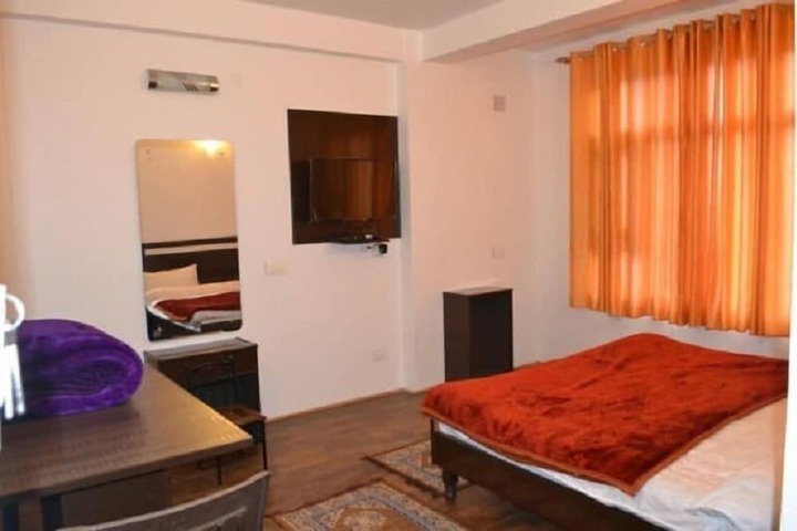 Room 11 of 24
