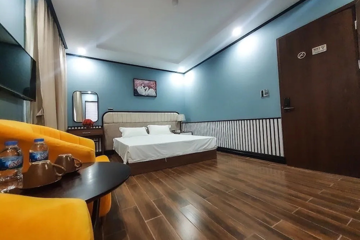 Room 5 of 14