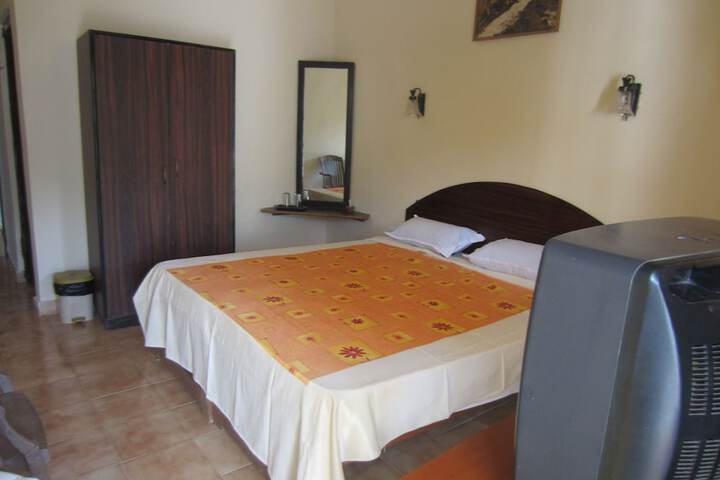 Room 9 of 37