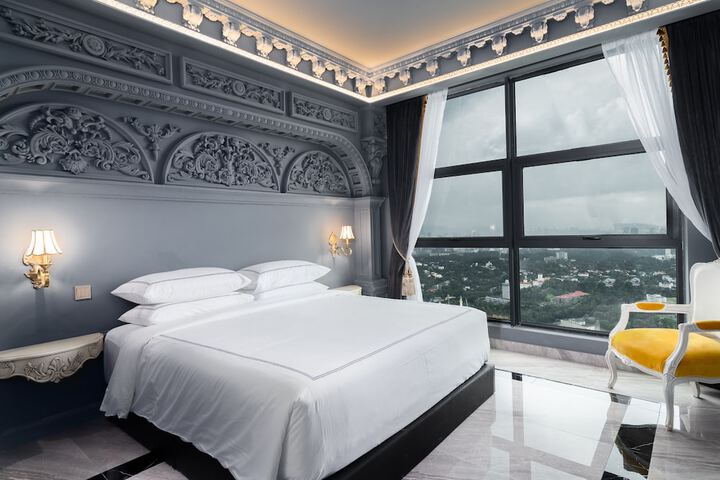 Room 45 of 195
